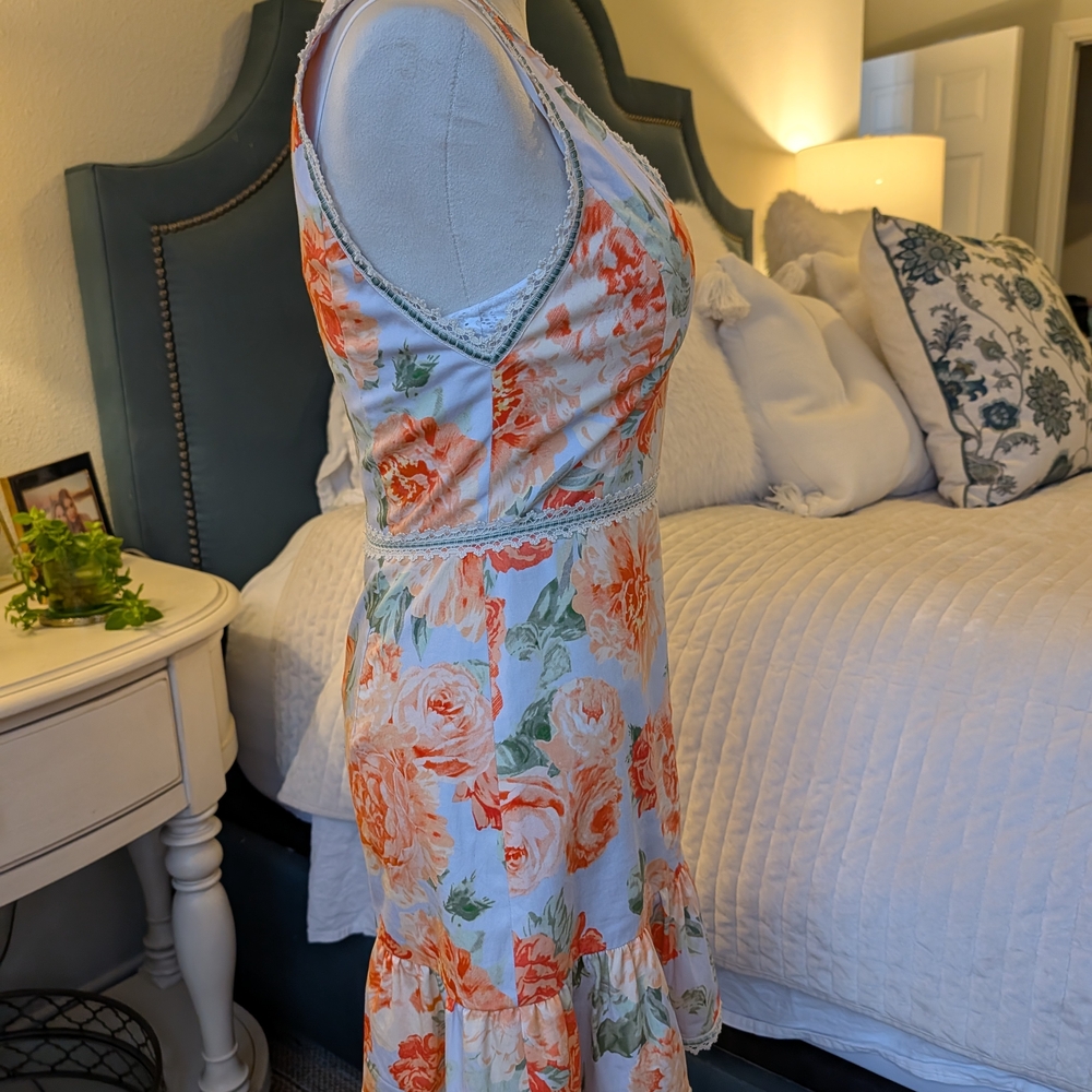 Alice + Olivia Floral V-Neck Mini Dress - Picture 4 of 16